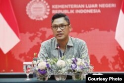 Direktur Afrika Kementerian Luar Negeri Daniel Tumpal Simanjuntak menjelaskan pengembangan vaksin dengan Korea Selatan. (Foto courtesy: KemluRI)