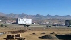 རྔ་པར་དམག་མི་ཕོན་ཆེན་སླེབས་བཞིན་པ།