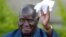 L'ancien président zambien Kenneth Kaunda arrive pour l'investiture du président sud-africain Thabo Mbeki le 27 avril 2004.