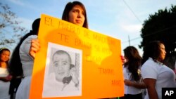 Manifestantes de Miacatlán, México, piden detener la ejecución del mexicano Edagar Tamayo en Texas.