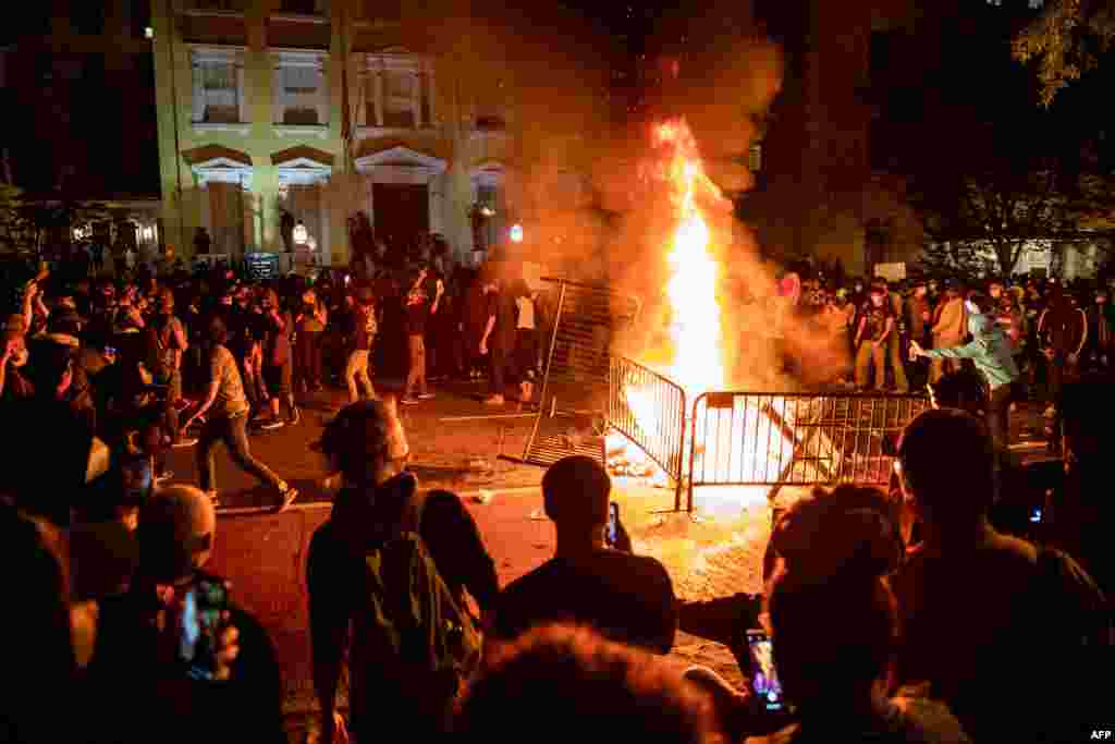 Protesters gather around a fire during a demonstration outside the White House over the death of George Floyd at the hands of Minneapolis Police in Washington, D.C, on May 31, 2020