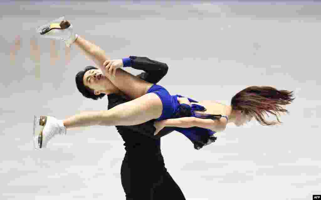 Wang Shiyue (R) and Liu Xinyu (L) of China skate during their short dance in the ice dance event at the World Team Trophy figure skating competition in Tokyo, Japan.