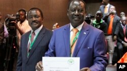  Raila Odinga ນາຍົກລັດຖະມົນຕີເຄນຢາ ຄູ່ແຂ່ງ
ຄົນສຳຄັນຂອງທ່ານ Kenyattaໂດຍທີ່ມີ ຄະແນນຫ່າງກັນໃນສັດສ່ວນ
53 ຕໍ່ 42 ເປີເຊັນ