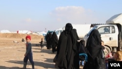 Wives and children of IS fighters are detained in al-Hol Camp in Syria, Feb. 18, 2020. (Heather Murdock/VOA)