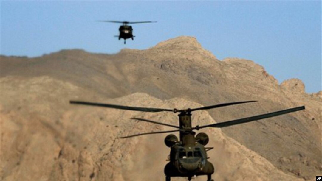 Helikopter AS jenis Chinook yang beroperasi di Afghanistan (foto: dok). Sebuah perusahaan AS mengaku bersalah menjual perangkat keras helikopter tempur jenis Z-10 ke Tiongkok. 