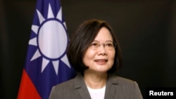 Presiden Tsai Ing-wen berpose di Kantor Kepresidenan di Taipei, Taiwan, 27 April 2017. 