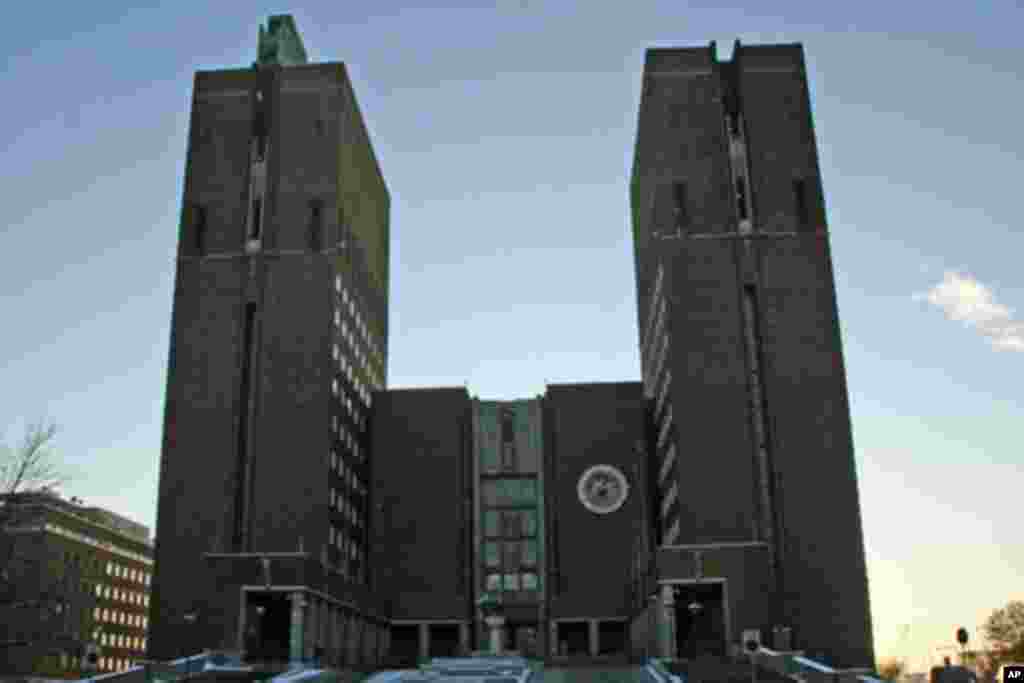 诺贝尔和平奖颁奖典礼将在奥斯陆市政厅举行。市政厅内正在进行准备工作