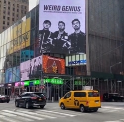 Weird Genius di papan iklan elektronik di Times Square, New York (courtesy: @weird.genius).