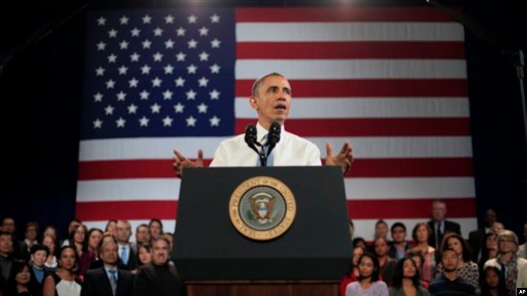 President Amerika Barack Obama memberikan sambutan di sebuah tempat rekreasi "the Betty Ann Ong" di San Francisco (25/11).