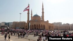 صدها نفر در لبنان روز شنبه ۱۷ خردادماه در اعتراض به بحران اقتصادی در این کشور به خیابان‌ها آمدند