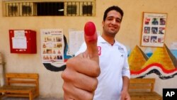 A man shows his ink-stained finger at a polling station, during the referendum on draft constitutional amendments, in Cairo, Apr. 20, 2019. 