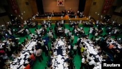 Election officials count the ballots for local elections in Seoul, June 4, 2014.