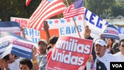 Cientos de manifestantes se dieron cita frente al capitolio para exigir una pronta reforma migratoria.