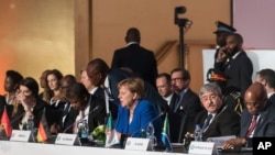 Kancelarka Angela Merkel prisustvuje okruglom stolu na Africko-evropskom samitu, AP Photo/Geert Vanden Wijngaert