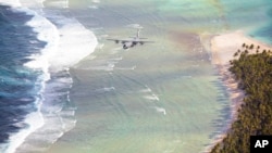Máy bay của Không lực Hoàng gia Úc trong không phận của Liên bang Micronesia. Ảnh do Không lực Hoa Kỳ cung cấp.