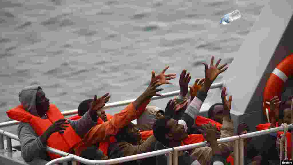Malta - dengizdan bedarak ketgan migrantlar qutqarildi