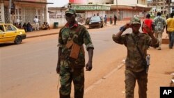 Tentara pemberontak pendukung Seleka melakukan patroli di Bangui, Afrika Tengah (foto: dok). 