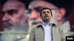 Presiden Iran Mahmoud Ahmadinejad mendesak Barat mengubah sikapnya terhadap pemerintah Iran (foto: dok).