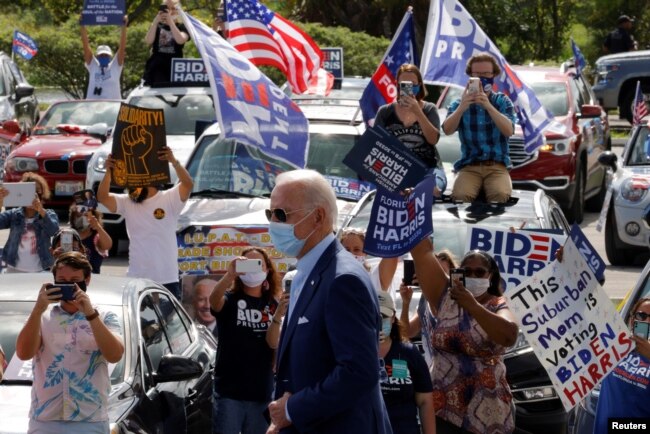 Джо Байден провел встречу с избирателями в городе Коконат-Крик, Флорида, 29 октября 2020 года