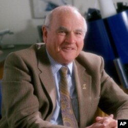 ດຣ. ບາຣັກ ບລູມເບີກ (Baruch Blumberg) ນັກຄົ້ນຄວ້າທີ່ໄດ້ຄົ້ນ ພົບຢາວັກຊີນກັນໂຣກຕັບອັກເສບ ຊະນິດ ບີ.