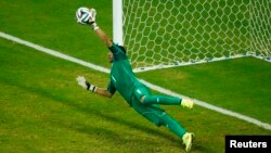 El costarricense Keylor Navas fue todo un gigante defendiendo la portería.