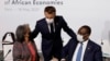 资料照：2021年5月18日，在巴黎举行的非洲经济体融资峰会上，法国总统马克龙(中)向埃塞俄比亚总统萨赫勒-沃克·祖德(左)和塞内加尔总统麦基·萨勒致敬。