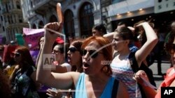 Protesters shout slogans as they march towards Taksim Square in Istanbul Saturday, June 8, 2013. Prime Minister Erdogan prepared to convene his party leadership Saturday as anti-government protests enter their ninth day, with thousands of people still occ