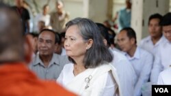 Mu Sochua, CNRP's vice president, join the commenmoration ceremony held by the opposition party to mark the 20th anniversay of the coup in Phnom Penh, Cambodia, July 06, 2017. (Hean Socheata/VOA Khmer)