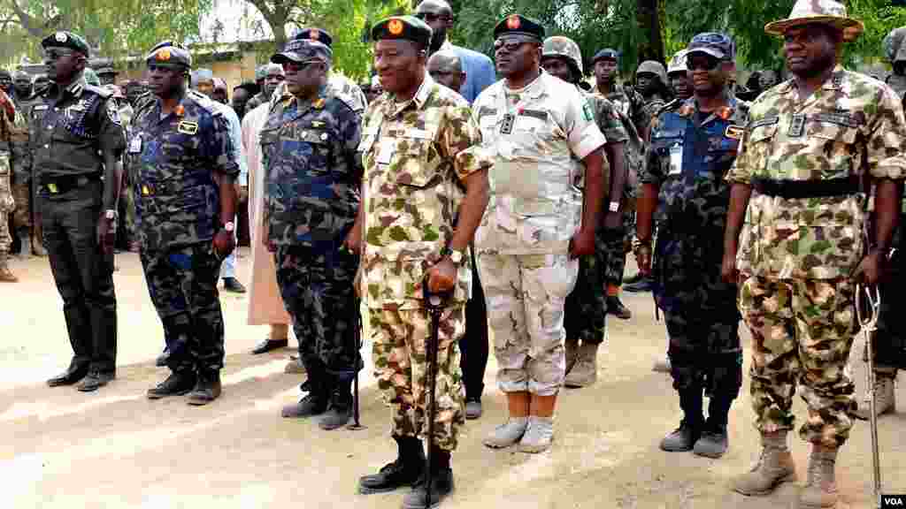 Shugaba Goodluck Jonathan ya ziyarci garin Baga dake jihar Borno, don yabawa dakarun Najeriya da suka kwato yankunan da a da suke hannun &lsquo;yan Boko Haram.