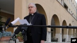 Ketua Konferensi Uskup Australia, Mark Coleridge membacakan pernyataan kepada media terkait vonis terhadap Kardinal George Pell (26/2).