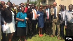 Abanye ababhalise amabizo kugwalo lokuvota ...