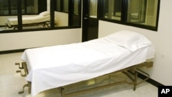 FILE - The death chamber is seen at the Missouri Correctional Center in Bonne Terre, Mo., April 12, 2005.