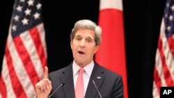 L'ancien secrétaire d'État américain John Kerry en visite à Tokyo, le 15 avril 2013.