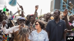 La nouvelle cheffe de mission de l'ONU en RDC, Leila Zerrougui, en visite au Soudan du Sud, le 23 juin 2014.