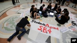 Students gather in the Texas Capitol to oppose SB4, an anti-sanctuary-cities bill that seeks to jail sheriffs and other officials who refuse to help enforce federal immigration law, in Austin, Texas, April 26, 2017. The Legislature passed the bill May 3, 2017.