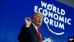 El presidente de Estados Unidos, Donald Trump, habló ante el Foro Económico Mundial en Davos, Suiza, el vienres, 26 de enero de 2018.