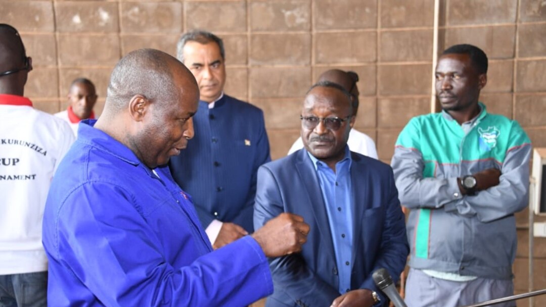 Prezida w'Uburundi Evariste Ndayishimiye na Albert Maniratunga