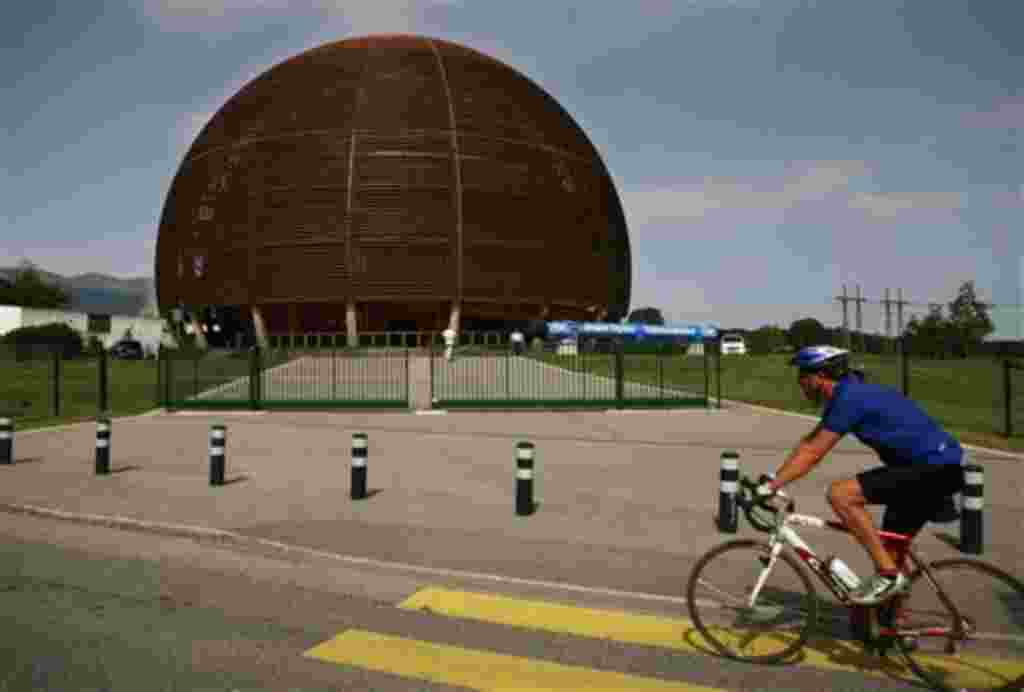 La entrada del laboratorio de investigación nuclear de CERN en Ginebra, Suiza.