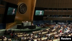 El embajador palestino en la ONU, Riyad Mansour habla a la Asamblea General antes del voto de un borrador de resolución que deplora el uso excesivo de la fuerza por parte de tropas israelíes contra civiles palestinos. Junio 13, 2018.