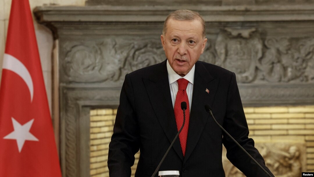 Cumhurbaşkanı Erdoğan, ABD Başkanı Biden'la görüşme konusunda, “Bizi ararsa konuşmamız gereken konular neyse onları biz kendisiyle görüşüp konuşuruz” dedi. 