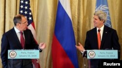 U.S. Secretary of State John Kerry (R) shakes hand with Russia's Foreign Minister Sergei Lavrov (L) after a news conference attended by U.N.-Arab League envoy for Syria Lakhdar Brahimi (not pictured) at the U.S. ambassador's residence in Paris, Jan. 13, 2014.