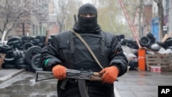Ukrainian, Pro-Russian Militia Sustain Casualties in Slovyansk Gunfire