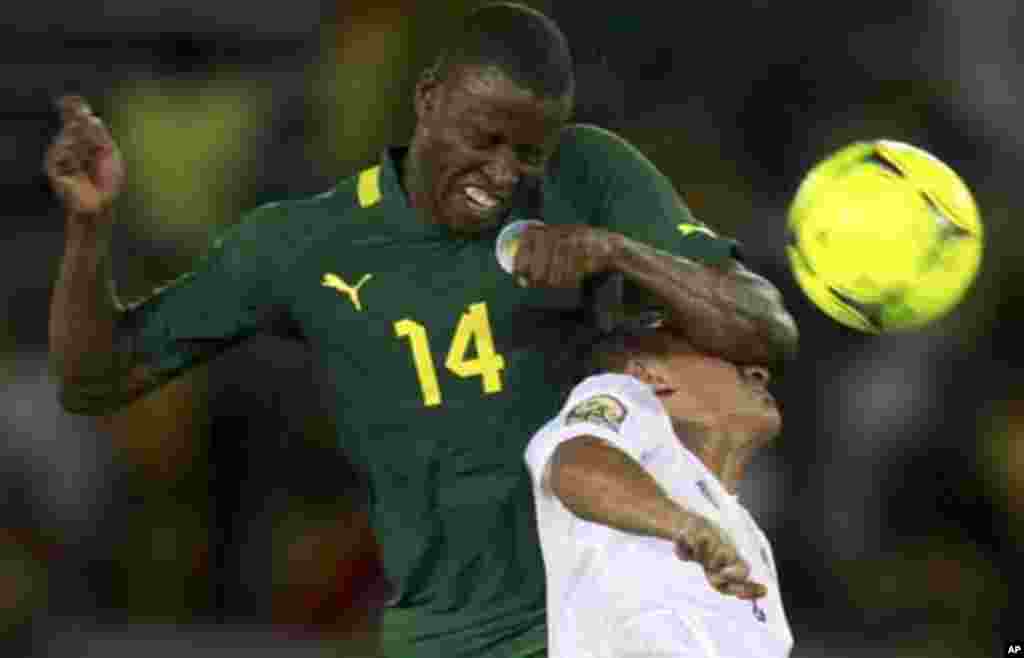 Dembe Ndiaye (L) of Senegal challenges Mohamed Esnani of Libya during their African Nations Cup Group A soccer match at Estadio de Bata "Bata Stadium", in Bata January 29, 2012.