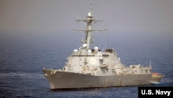 美軍麥康貝爾號導彈驅逐艦2010年5月在西太平洋航行（美國海軍照片）。
