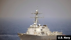美军麦坎贝尓号导弹驱逐舰2010年5月在西太平洋航行（美国海军照片）。