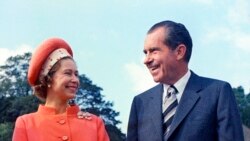 ملکہ برطانیہ الزبتھ دوم صدر رچرڈ نکسن کے ہمراہ - 1970