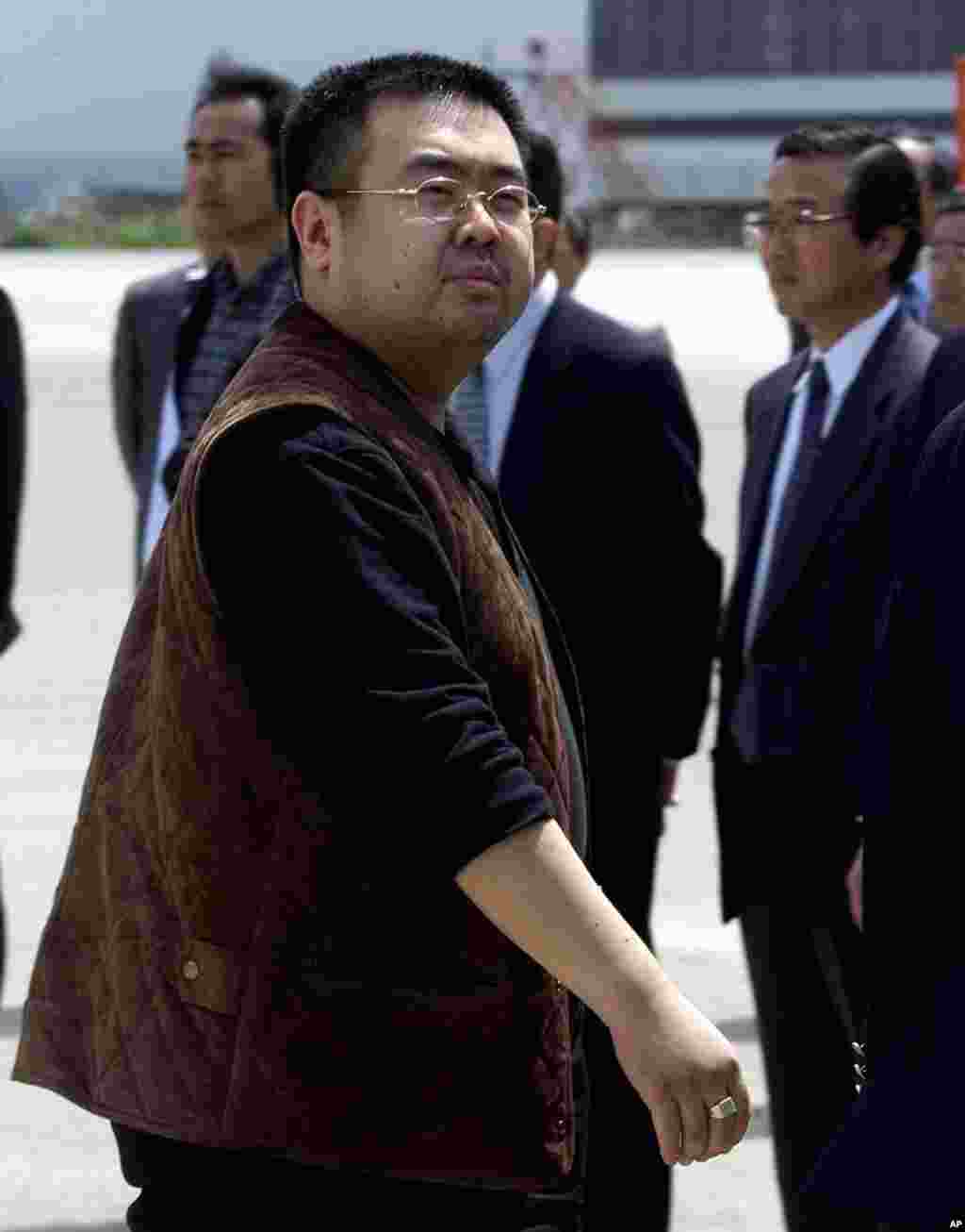 김정남이 지난 2001년 5월 일본 도쿄 나리타 공항에서 도미니카공화국 위조 여권으로 입국하려다 추방됐다. 김정남은 당시 중국 베이징 공항을 출발해 일본에 도착했다.
