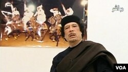 Pemimpin Libya, Moammar Gadhafi makin terdesak oleh tekanan internasional.