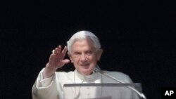 Papa Benedikt XVI tokom današnje molitve u Vatikanu, 17. februar, 2013.