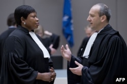 Emmanuel Altit (R) defense lawyer of Former Ivory Coast president Laurent Gbagbo talks to prosecutor Fatou Bensouda (L) as they wait for the start of Gbagbo trial at the International Criminal Court in The Hague on January 28, 2016.